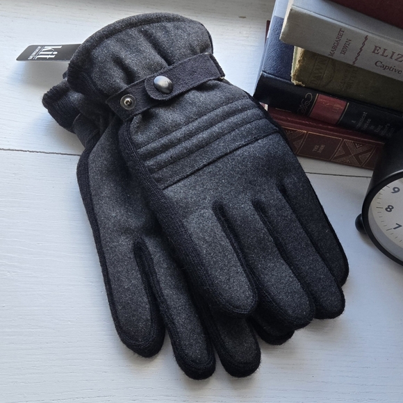 Women's Gloves - Picture 1 of 5